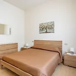 Lucca Comfy Apt With Private Garden And Parking!