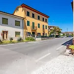 Lucca Comfy Apt With Private Garden And Parking!