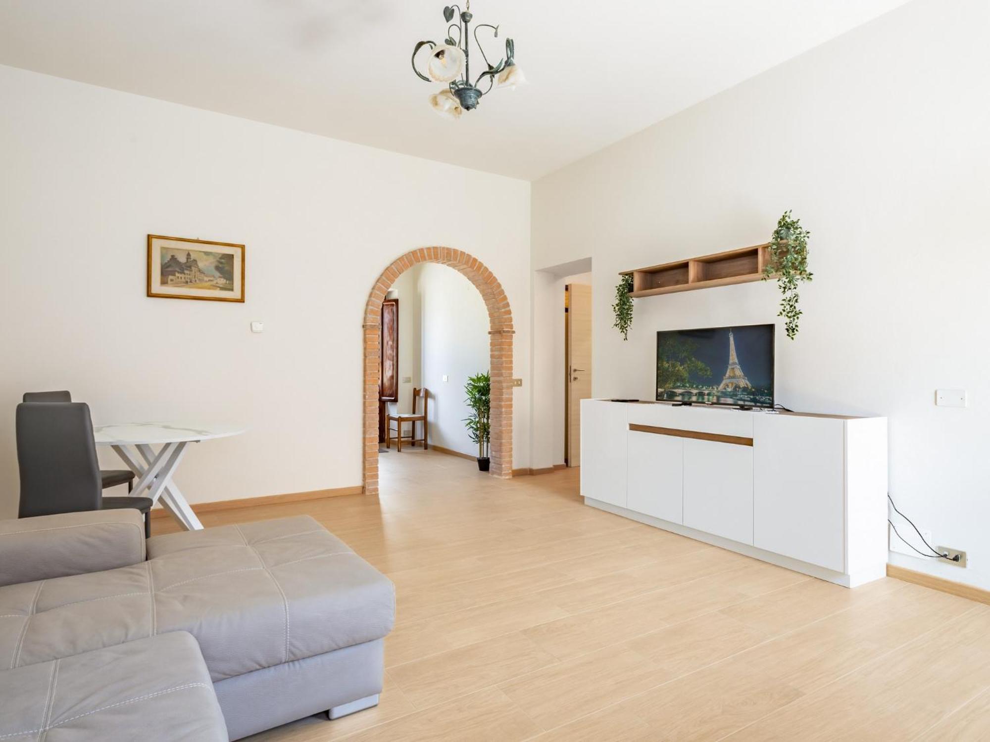 Comfy With Private Garden And Parking! *