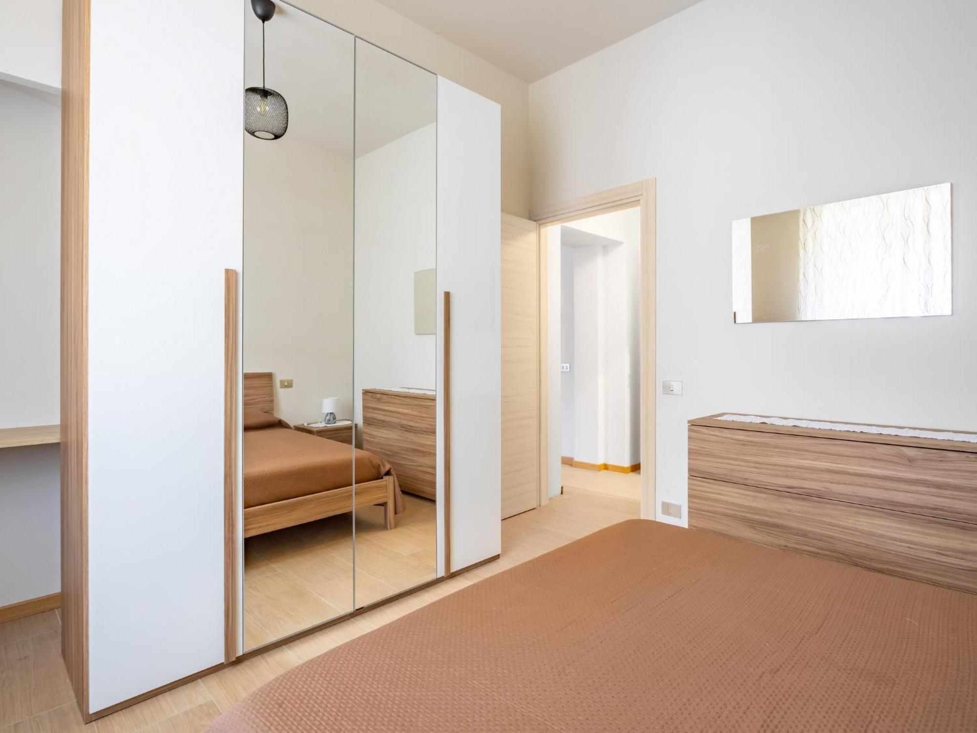 Comfy With Private Garden And Parking! Apartment *