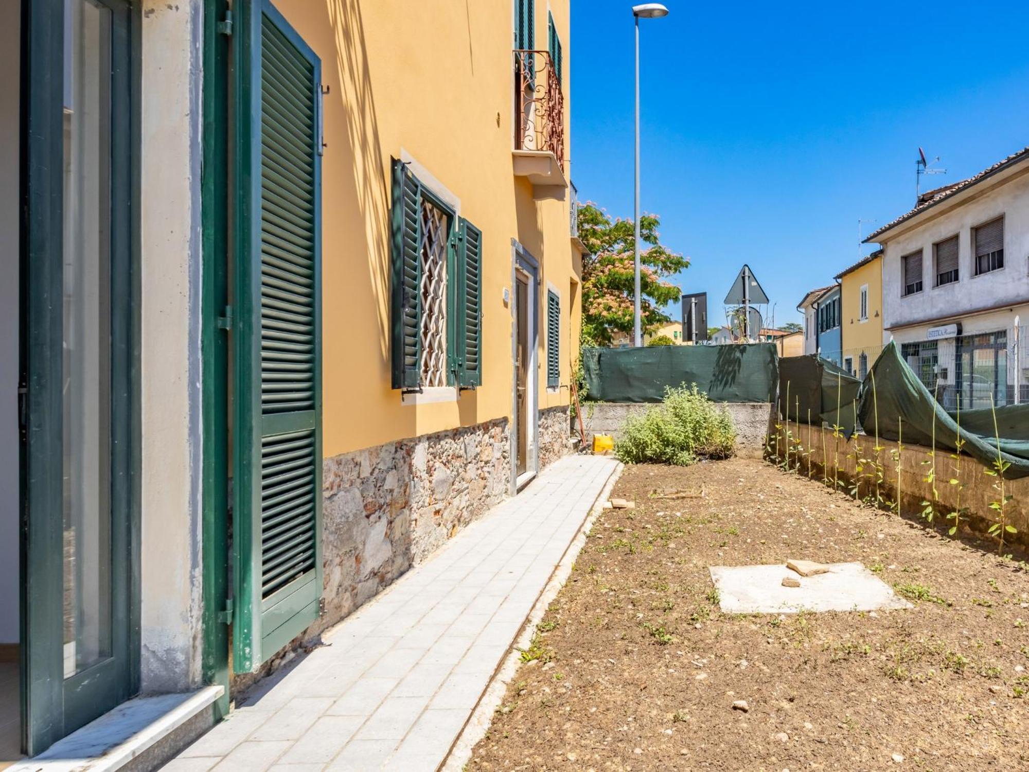 Apartment Comfy With Private Garden And Parking! Lucca