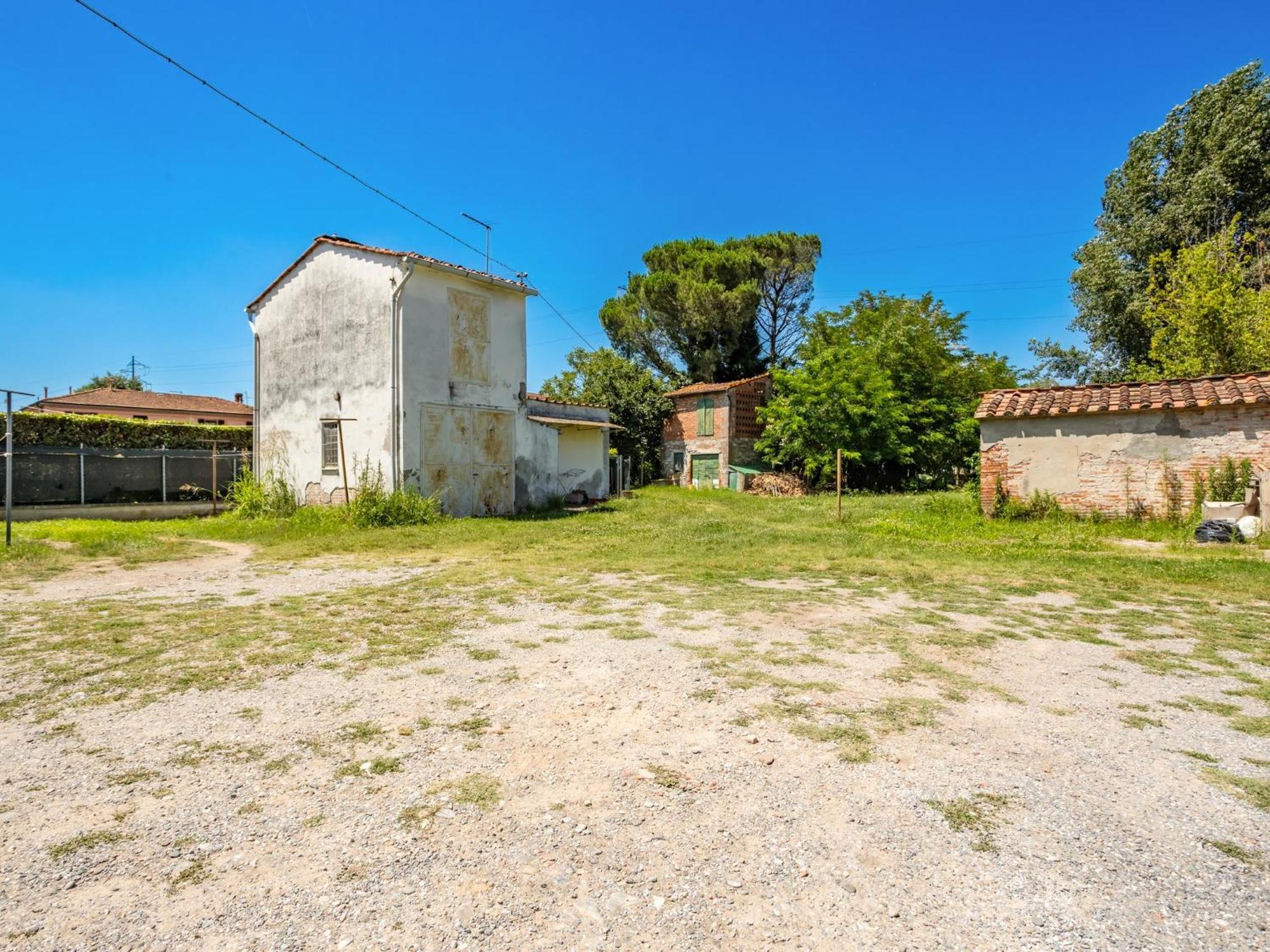 Comfy With Private Garden And Parking! Apartment *