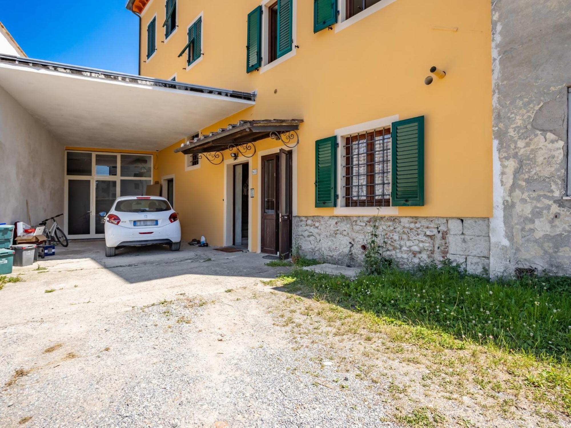 Apartment Comfy With Private Garden And Parking!